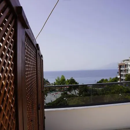 Royal Homes 503 아파트호텔